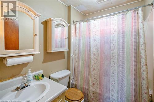 389 Navy Street, Welland, ON - Indoor Photo Showing Bathroom