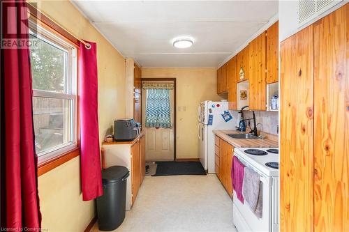 389 Navy Street, Welland, ON - Indoor Photo Showing Kitchen