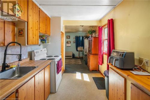 389 Navy Street, Welland, ON - Indoor Photo Showing Kitchen