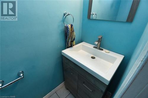 804 Nebo Road, Hamilton, ON - Indoor Photo Showing Bathroom