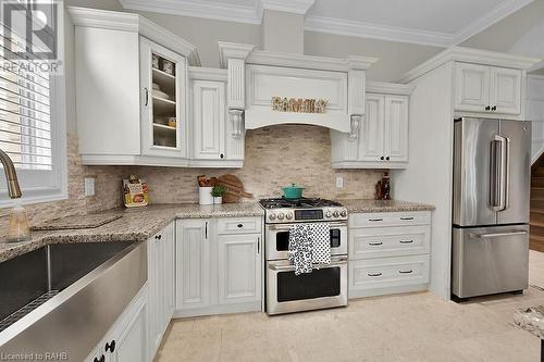 183 Diiorio Circle, Ancaster, ON - Indoor Photo Showing Kitchen With Upgraded Kitchen