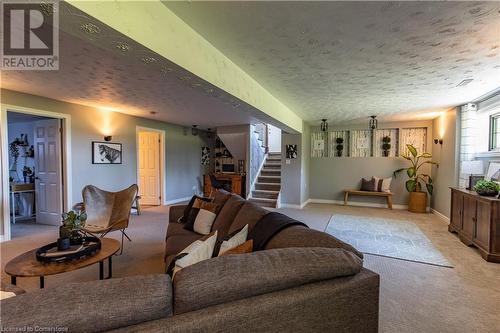 11635 Burnaby Road, Wainfleet, ON - Indoor Photo Showing Living Room