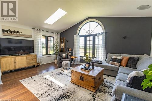 11635 Burnaby Road, Wainfleet, ON - Indoor Photo Showing Living Room