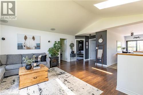 11635 Burnaby Road, Wainfleet, ON - Indoor Photo Showing Living Room