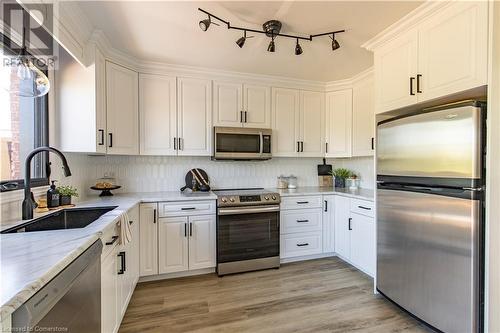 11635 Burnaby Road, Wainfleet, ON - Indoor Photo Showing Kitchen With Upgraded Kitchen