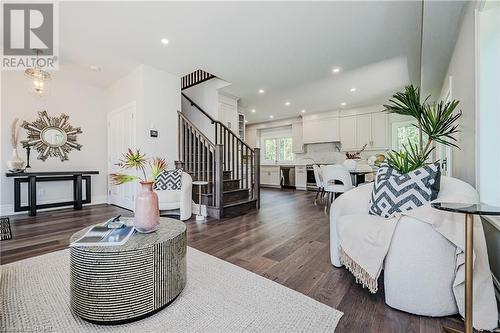 2423 Raymore Drive, Burlington, ON - Indoor Photo Showing Living Room