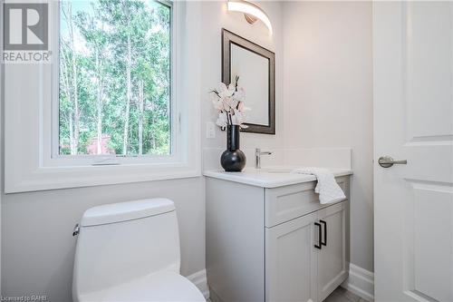 2423 Raymore Drive, Burlington, ON - Indoor Photo Showing Bathroom