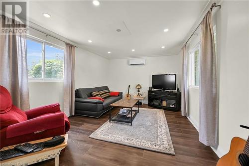 615 Main Street, Port Dover, ON - Indoor Photo Showing Living Room