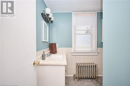 114 Mccain Street, Port Colborne, ON - Indoor Photo Showing Bathroom