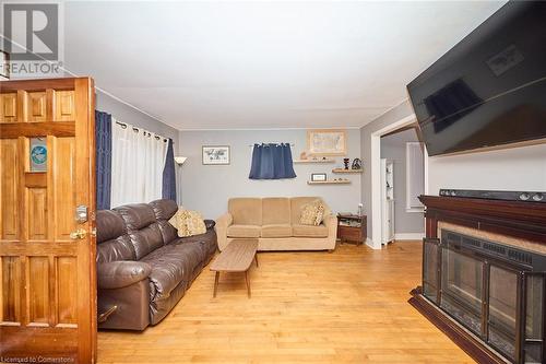 114 Mccain Street, Port Colborne, ON - Indoor Photo Showing Living Room