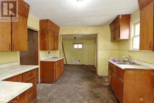 801 Tamarac Street, Dunnville, ON - Indoor Photo Showing Kitchen With Double Sink