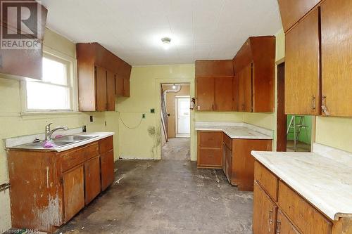 801 Tamarac Street, Dunnville, ON - Indoor Photo Showing Kitchen With Double Sink