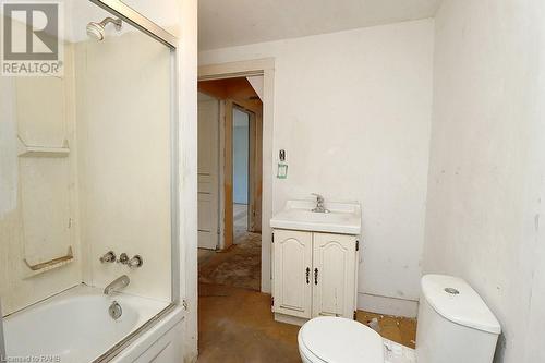 801 Tamarac Street, Dunnville, ON - Indoor Photo Showing Bathroom