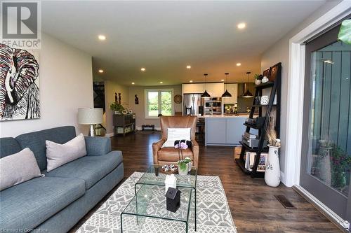 1620 Regional Rd 9 Road, Caledonia, ON - Indoor Photo Showing Living Room