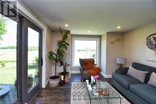 1620 Regional Rd 9 Road, Caledonia, ON - Indoor Photo Showing Living Room