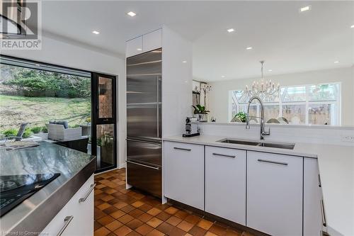 75 Reding Road, Ancaster, ON - Indoor Photo Showing Kitchen With Double Sink With Upgraded Kitchen