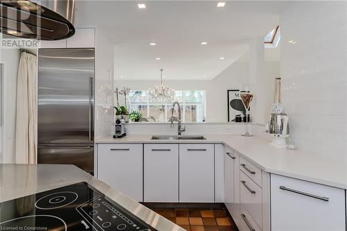 75 Reding Road, Ancaster, ON - Indoor Photo Showing Kitchen With Double Sink With Upgraded Kitchen