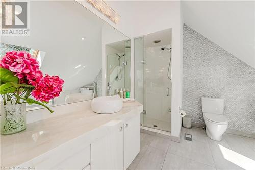 75 Reding Road, Ancaster, ON - Indoor Photo Showing Bathroom