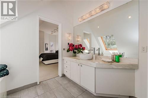 75 Reding Road, Ancaster, ON - Indoor Photo Showing Bathroom