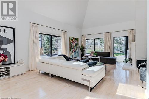 75 Reding Road, Ancaster, ON - Indoor Photo Showing Living Room