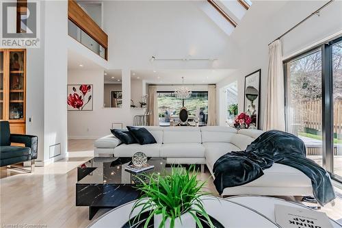 75 Reding Road, Ancaster, ON - Indoor Photo Showing Living Room