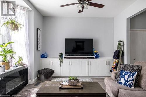 24 Liberty Street, Hamilton, ON - Indoor Photo Showing Living Room