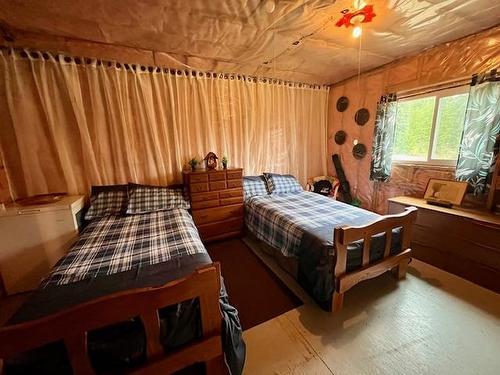 234 Eagle Nest Road, Nakina, ON - Indoor Photo Showing Bedroom