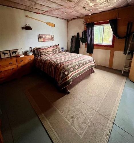 234 Eagle Nest Road, Nakina, ON - Indoor Photo Showing Bedroom