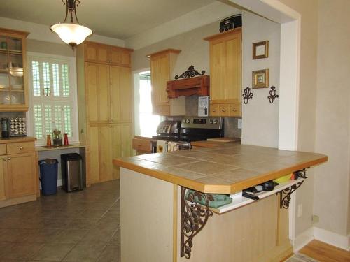 6060 Hwy 11/71, Emo, ON - Indoor Photo Showing Kitchen