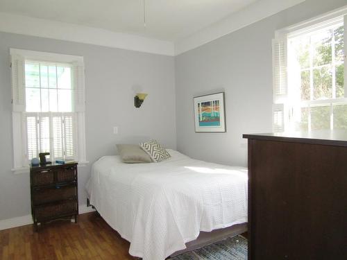 6060 Hwy 11/71, Emo, ON - Indoor Photo Showing Bedroom