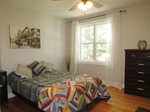 6060 Hwy 11/71, Emo, ON - Indoor Photo Showing Bedroom