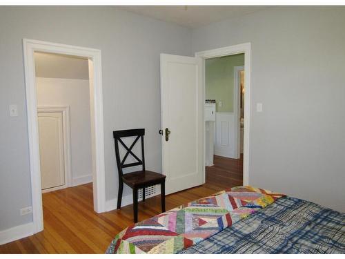 6060 Hwy 11/71, Emo, ON - Indoor Photo Showing Bedroom