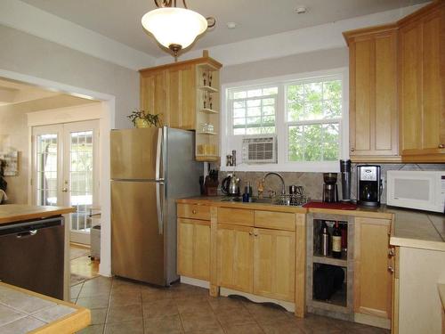 6060 Hwy 11/71, Emo, ON - Indoor Photo Showing Kitchen