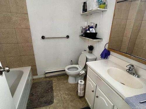 584 Pasteur Road, Thunder Bay, ON - Indoor Photo Showing Bathroom