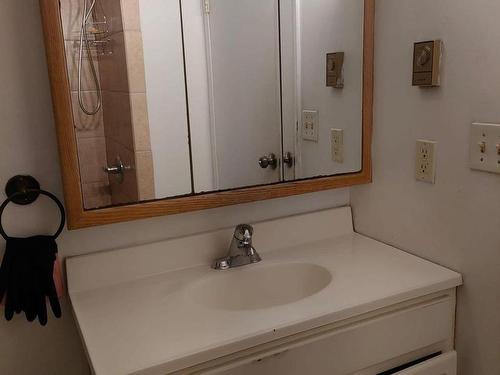 584 Pasteur Road, Thunder Bay, ON - Indoor Photo Showing Bathroom