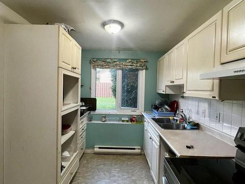 584 Pasteur Road, Thunder Bay, ON - Indoor Photo Showing Kitchen With Double Sink