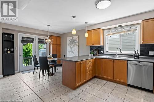 3 Muscat Drive, Grimsby, ON - Indoor Photo Showing Kitchen With Double Sink