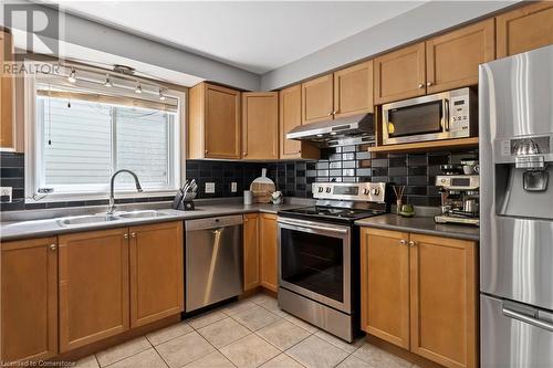 3 Muscat Drive, Grimsby, ON - Indoor Photo Showing Kitchen With Double Sink