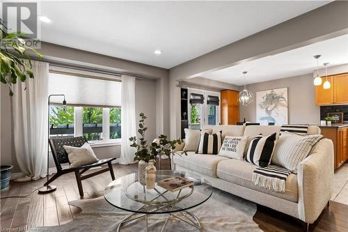 3 Muscat Drive, Grimsby, ON - Indoor Photo Showing Living Room