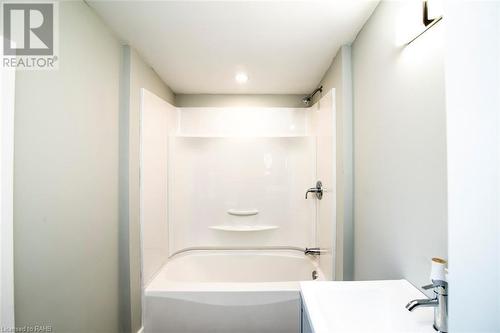 621 Pine Street, Haldimand County, ON - Indoor Photo Showing Bathroom