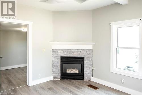 621 Pine Street, Haldimand County, ON - Indoor Photo Showing Living Room With Fireplace