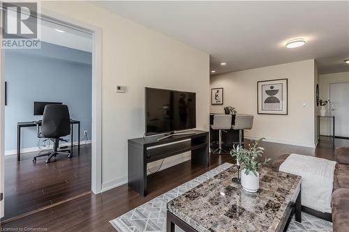 551 Maple Avenue Unit# 814, Burlington, ON - Indoor Photo Showing Living Room