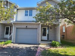 800 PARAMOUNT Drive Unit# 32  Stoney Creek, ON L8J 3V7