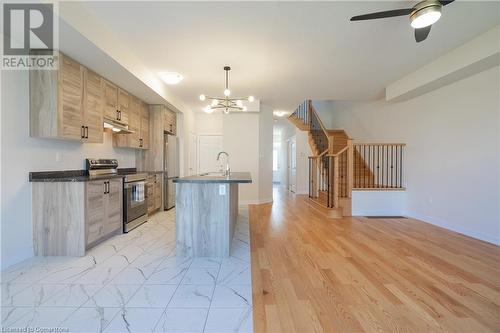 27 Aviron Crescent, Welland, ON - Indoor Photo Showing Kitchen