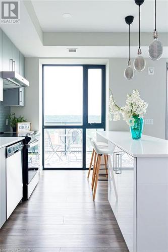 15 Queen Street S Unit# 2302, Hamilton, ON - Indoor Photo Showing Kitchen