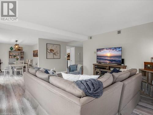 49 Robinson Street Unit# 300, Hamilton, ON - Indoor Photo Showing Living Room