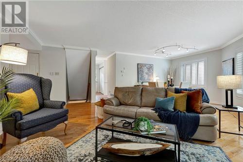 2120 Headon Road Unit# 23, Burlington, ON - Indoor Photo Showing Living Room