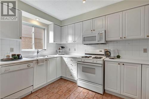 2120 Headon Road Unit# 23, Burlington, ON - Indoor Photo Showing Kitchen