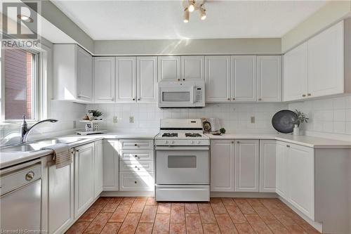 2120 Headon Road Unit# 23, Burlington, ON - Indoor Photo Showing Kitchen