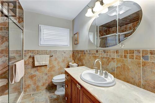 56 Skyland Drive, Hamilton, ON - Indoor Photo Showing Bathroom